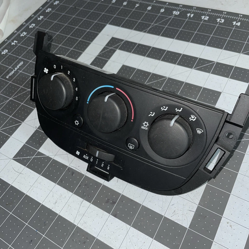 Pontiac Montana 2005 2009 calefacción aire acondicionado control de clima con control auxiliar 15256493 Foto 3 de 4