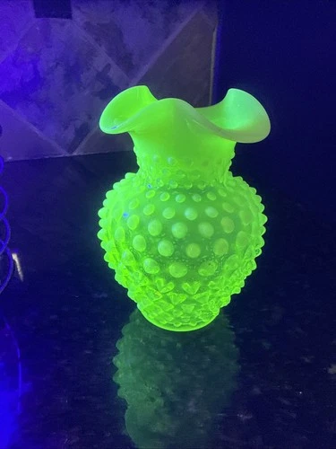 VTG topaz uranium Fenton hobnail Opalescent Glass Vase, Tri-corner Ruffle~6”tall