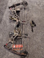 Hoyt Vector 32 RH Compound Bow  Package 28in  60lbs.