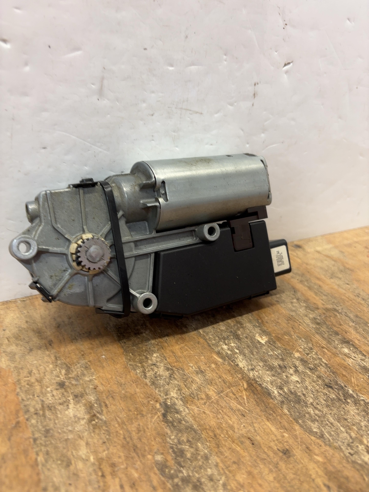 2007 08 LINCOLN MKX Sun Roof Motor OEM: 7T4Z15790E - SEE PICTURES FOR CONDITION