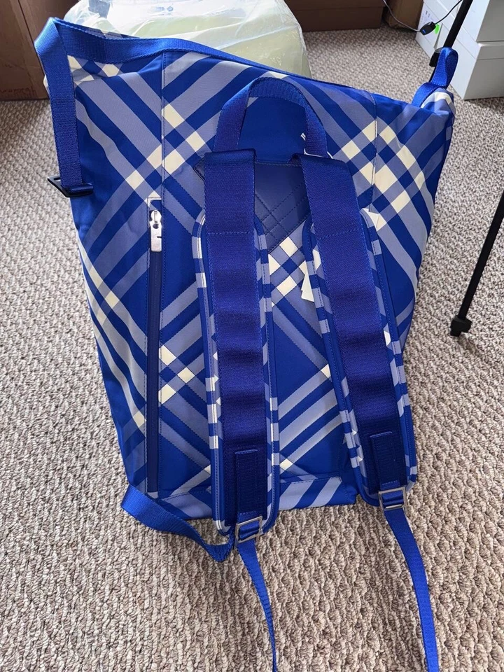 Bolso Mochila Burberry Azul/Blanco Cuadros Nylon Rollo Foto 3 de 4