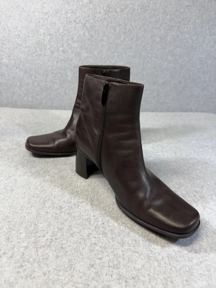 Liz Claiborne Boots Womens Size 9.5 Brown Leather Ankle Block Heel Hatteras Zip - Image 4 of 4