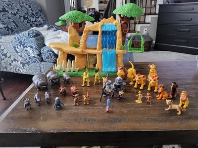 Lion Guard Defend the Pride Lands Playset Lion King w/ 28 Action Figures Vintage
