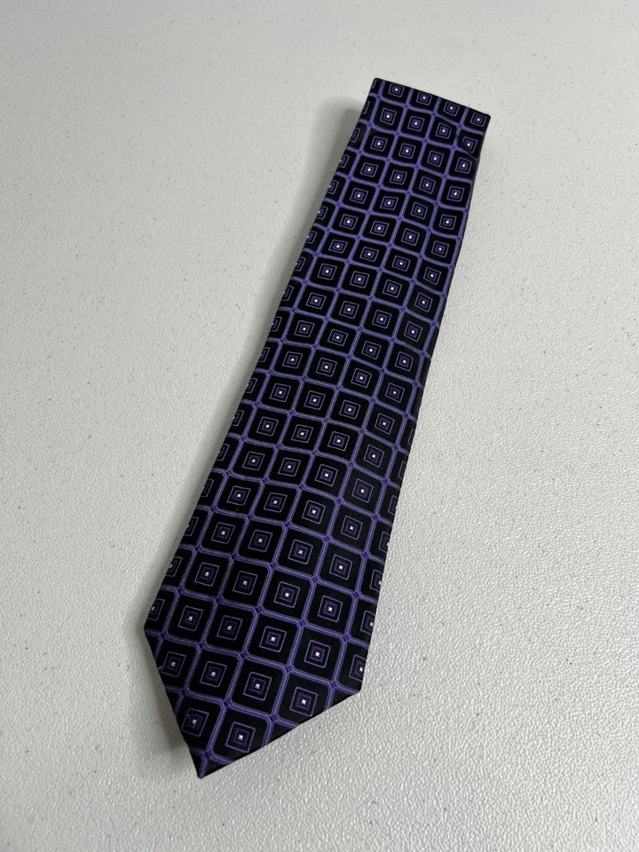 Corbata Sean Jean púrpura, negra patrón geométrico 100 % seda nueva sin etiquetas Foto 3 de 4