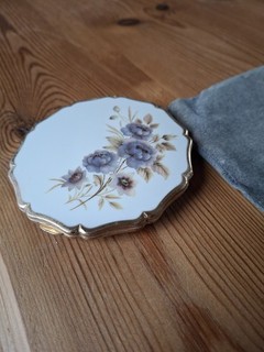 Vintage Stratton Compact Mirror Scalloped Gold Edge with Purple Flower Spray