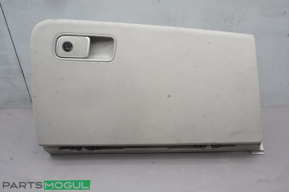 15-20 Hyundai Genesis G80 Front Dash Glovebox Storage Compartment 84501B1100 OEM - Image 4 of 4