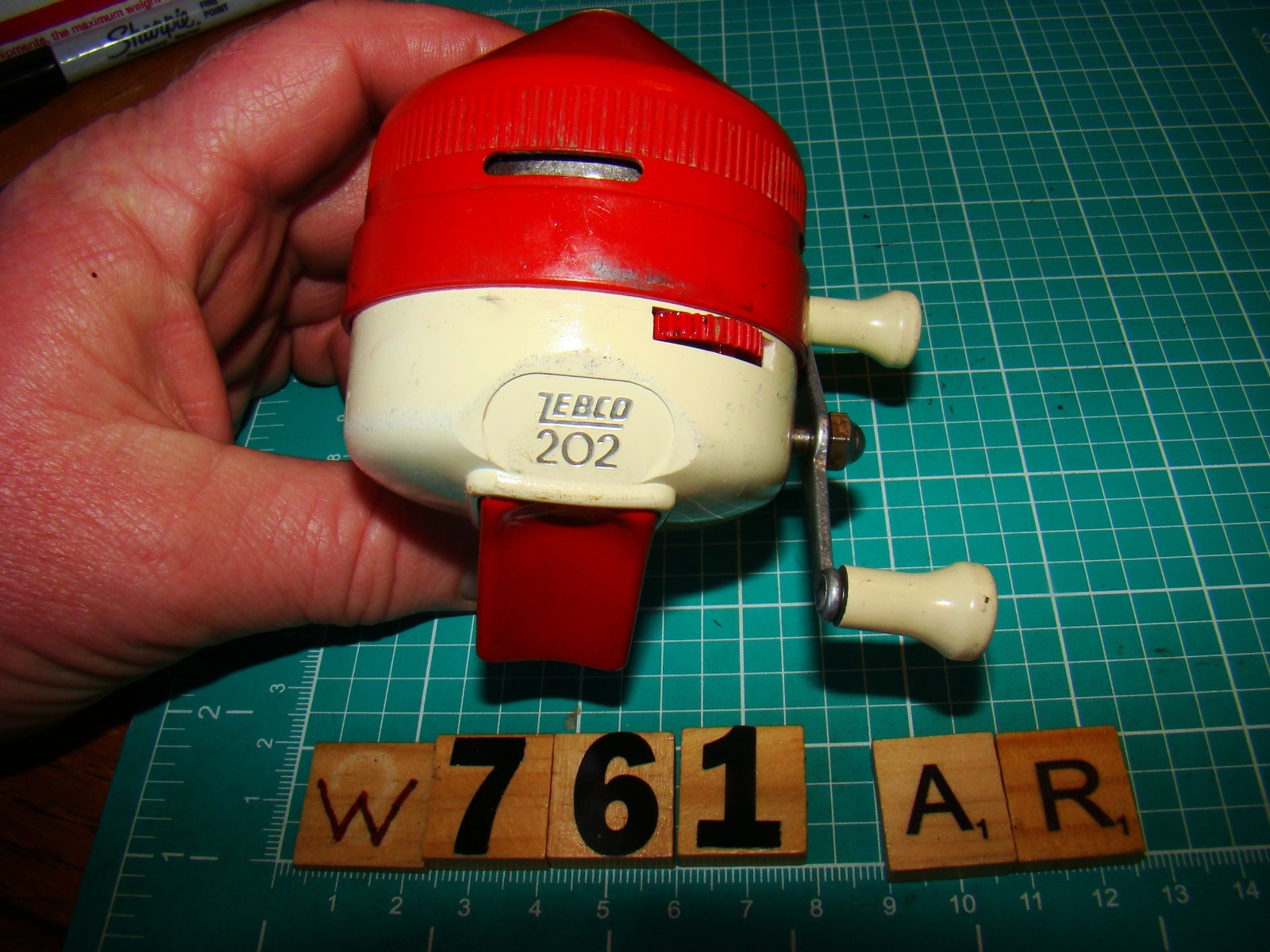 W0761 AR ZEBCO 202  RARE COLOR RED WHITE USA MADE 202  SPINC