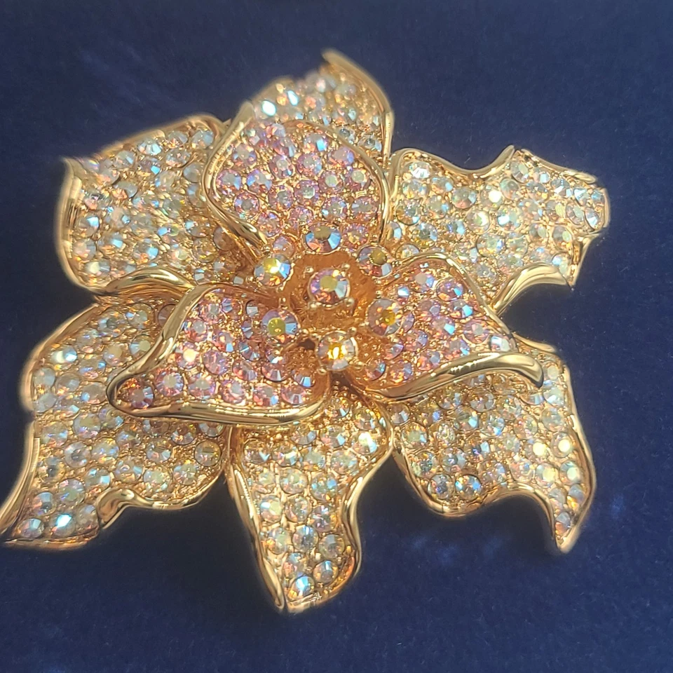 Broche Camrose Kross Firmado JBK Rosa Estrás Flor Brillos Iridiscentes Foto 2 de 4