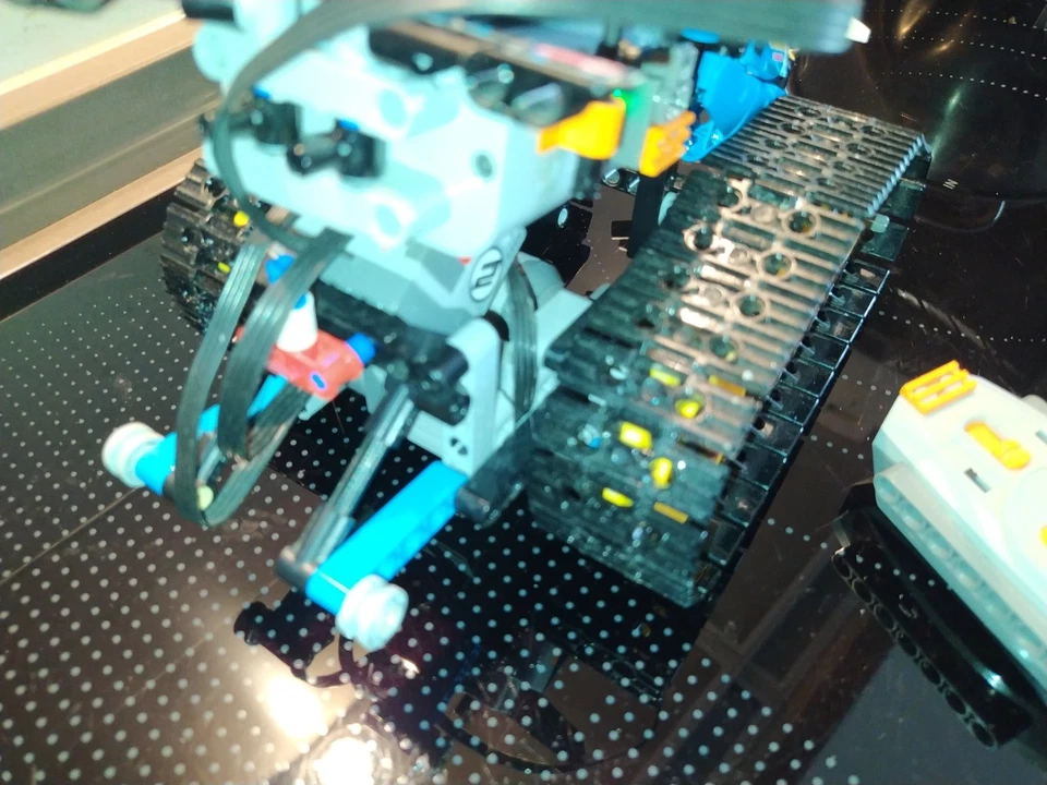 LEGO Technic 42095 Remote-Controlled Stunt Racer, foto 3 di 5