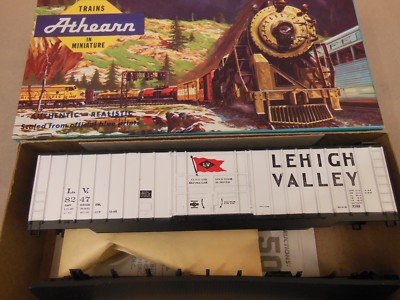 HO SCALE ATHEARN LEHIGH VALLEY 8247 O/B 50' BOX CAR KIT