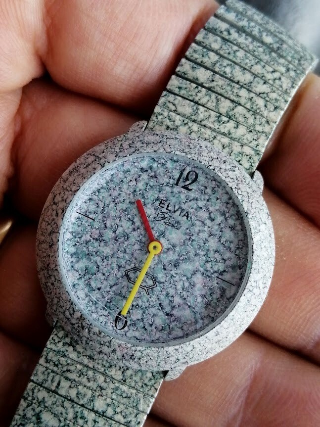Montre Vintage 1984 ELVIA Quartz : l'élégance rétro sans les pannes