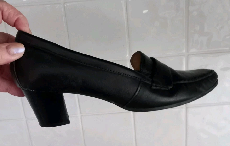 Ladies Black Leather Shoes Odd Sizes Right 38 (UK 5.5) Left 37 (UK 5) - Image 4 of 4