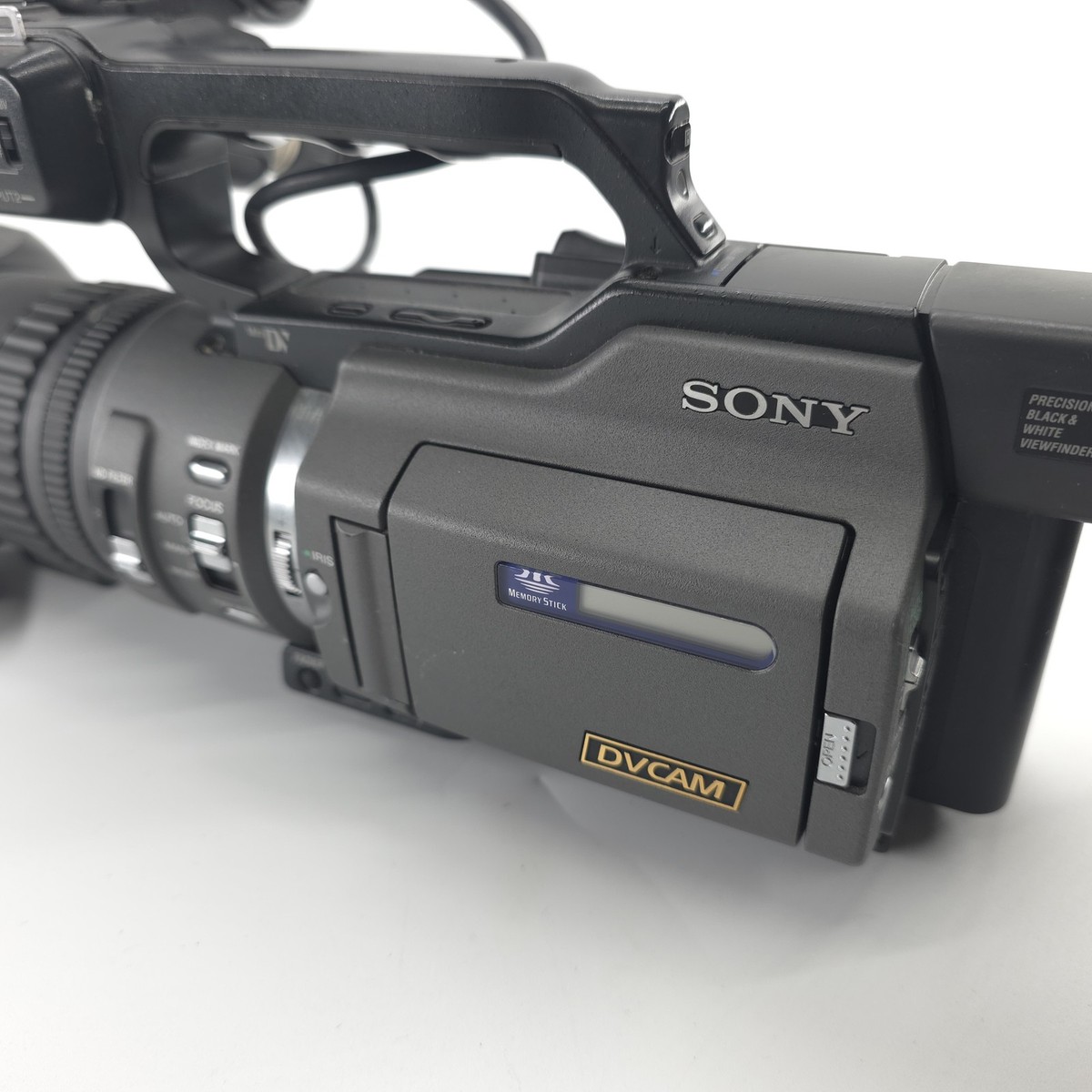 Sony DSR-PD150 DVCAM Handheld Camcorder 12x Optical Zoom MiniDV