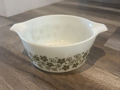 Vintage Pyrex Spring Blossom Crazy Daisy White 474-B No Lid 1.5 qt