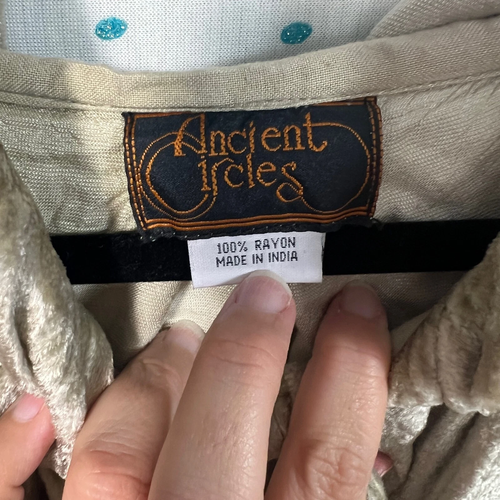 OFF WHITE Mantello donna velluto schiacciato colore beige crema antichi cerchi