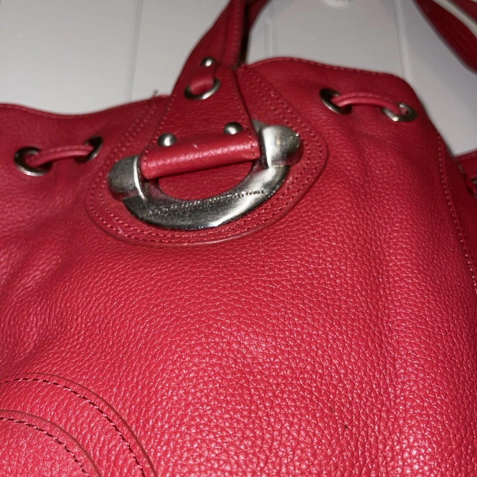 Bolso de Mano Adrienne Vittadini XL Cuero Rojo con Forro Verde Nuevo con Etiquetas Foto 2 de 4