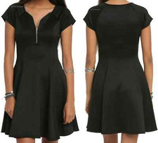 BLACK ZIP FRONT FIT AND FLARE SKATERS DRESS SWEETHEART NECKLINE FOR JUNIORS