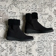 Stuart Weitzman Black Gore-Tex Winter Boots with Shearling Trim Size 7