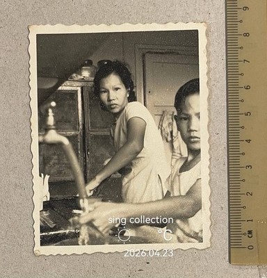 OPS original 1960s Chinese boy woman at the kitchen snapshot photo Asia oriental