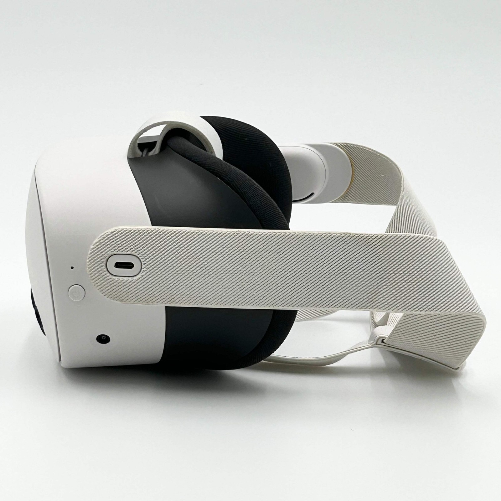 Meta Quest 3S 128GB Standalone All-in-One VR Headset P97