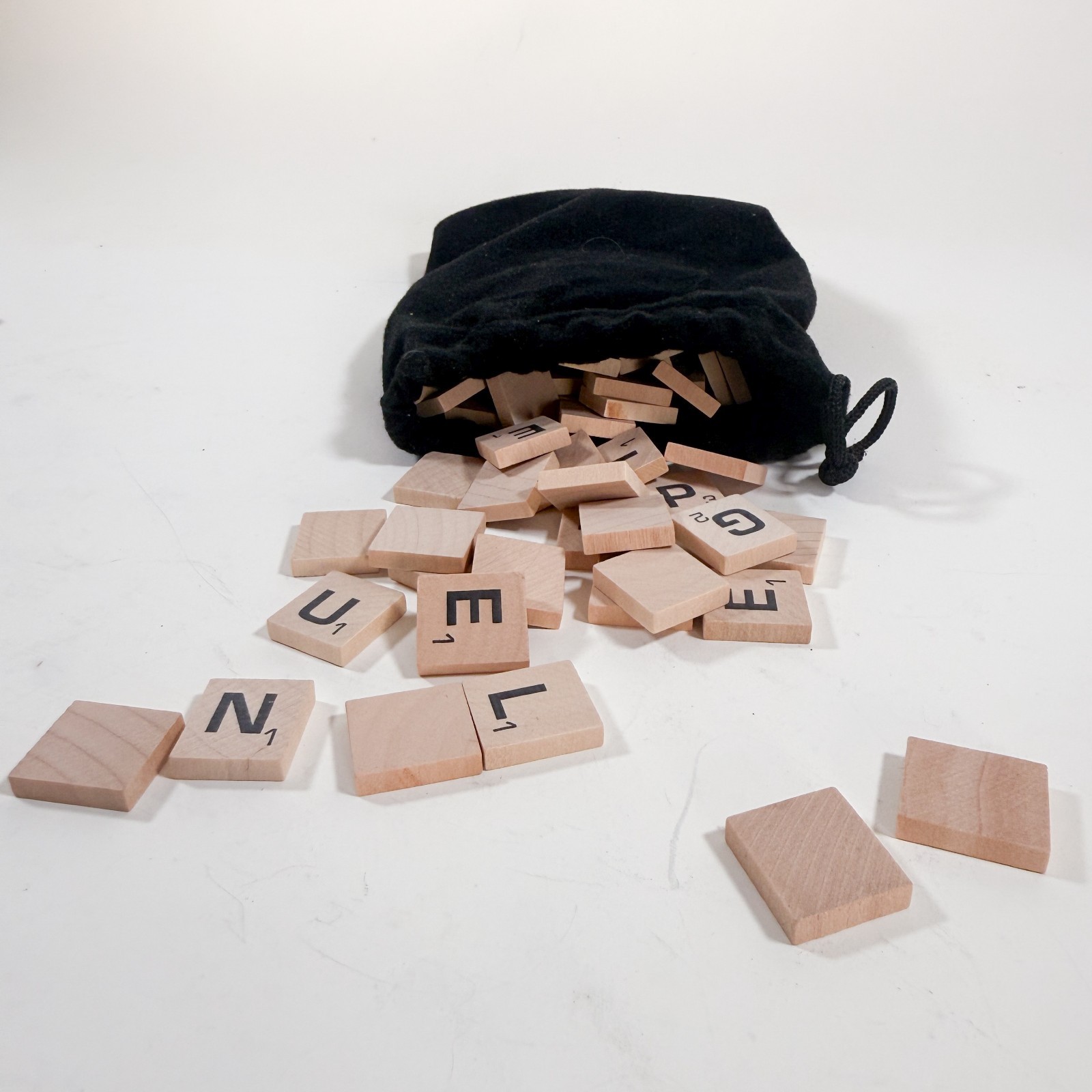 Scrabble Deluxe Edition-Rotating Game Board 2014 Carry Case Complete