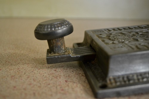 Original Victorian Cast iron Embossed box/rim lock - Picture 8 of 12