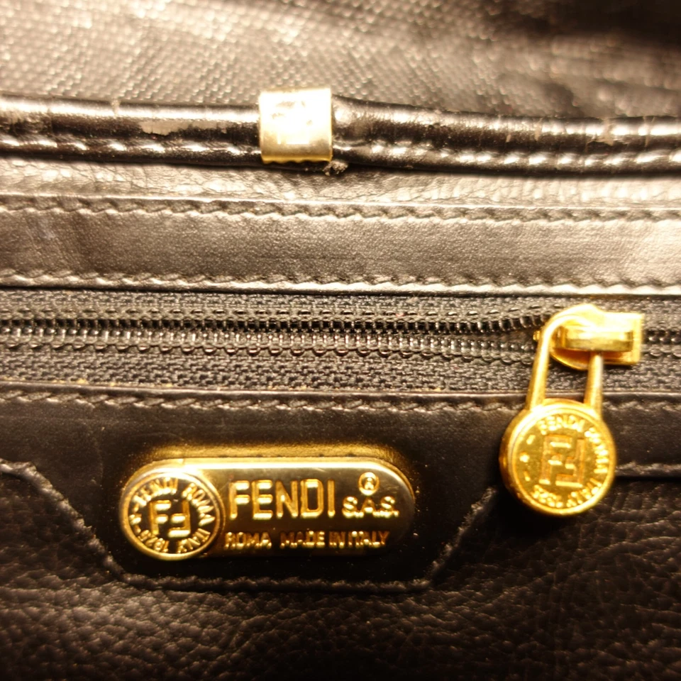 Bolsa Fendi Vintage Couro Transversal Satchel Estilingue Bolsa de PVC Luxo Anos 80 DEFEITOS - Imagem 4 de 4