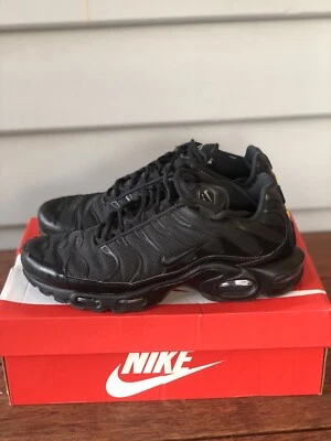 triple black tns