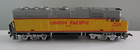 Life Like HO, Union Pacific 3901 and UP 49940 Caboose combo. Running, lighting — photo 2