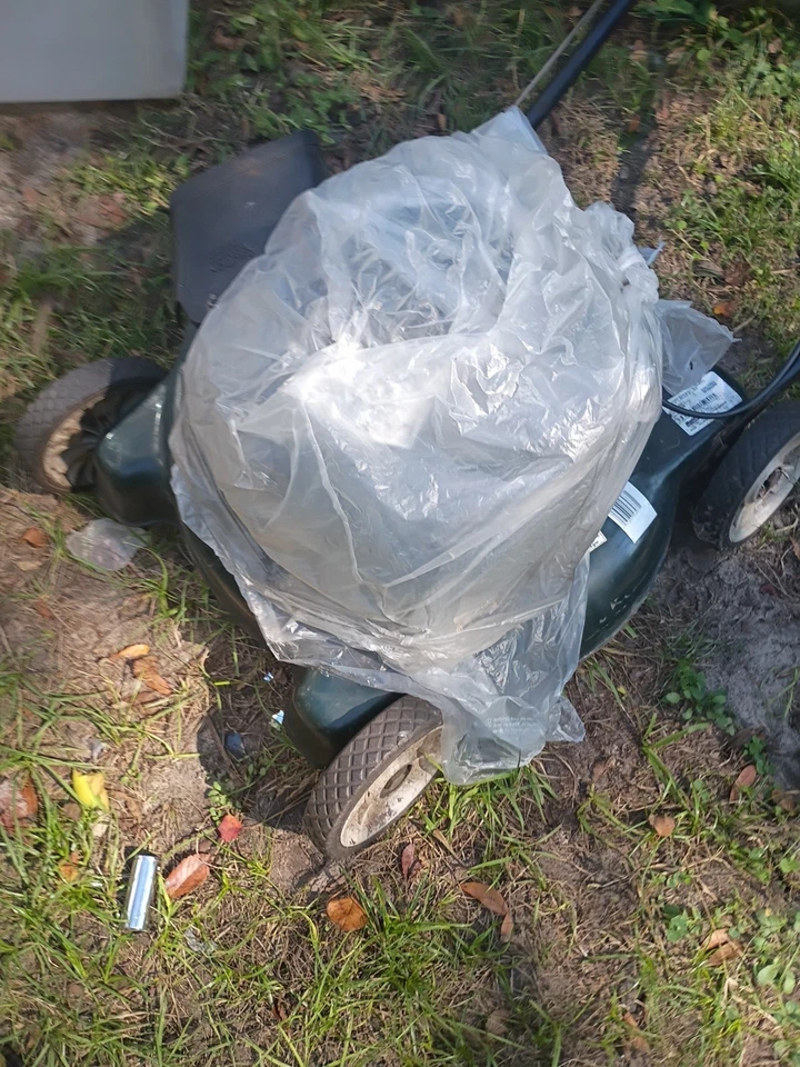 Cortacésped autopropulsado a gasolina 22 pulgadas 201 cc 6 velocidades CVT rueda alta tracción trasera Foto 4 de 4