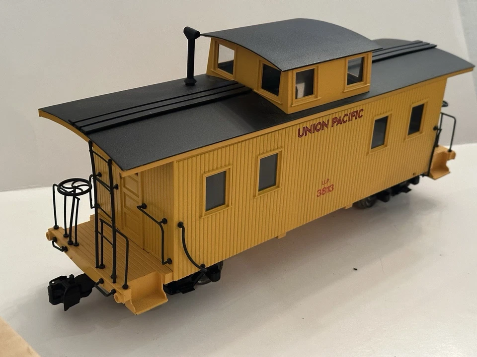 G Scale Bachmann 93851 8-Wheel Center Cupola Wood Caboose Union Pacific #3814 - Image 3 of 4
