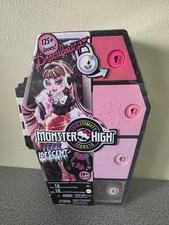 Mattel Monster High Skulltimate Fearidescent Draculaura Playset 18pcs