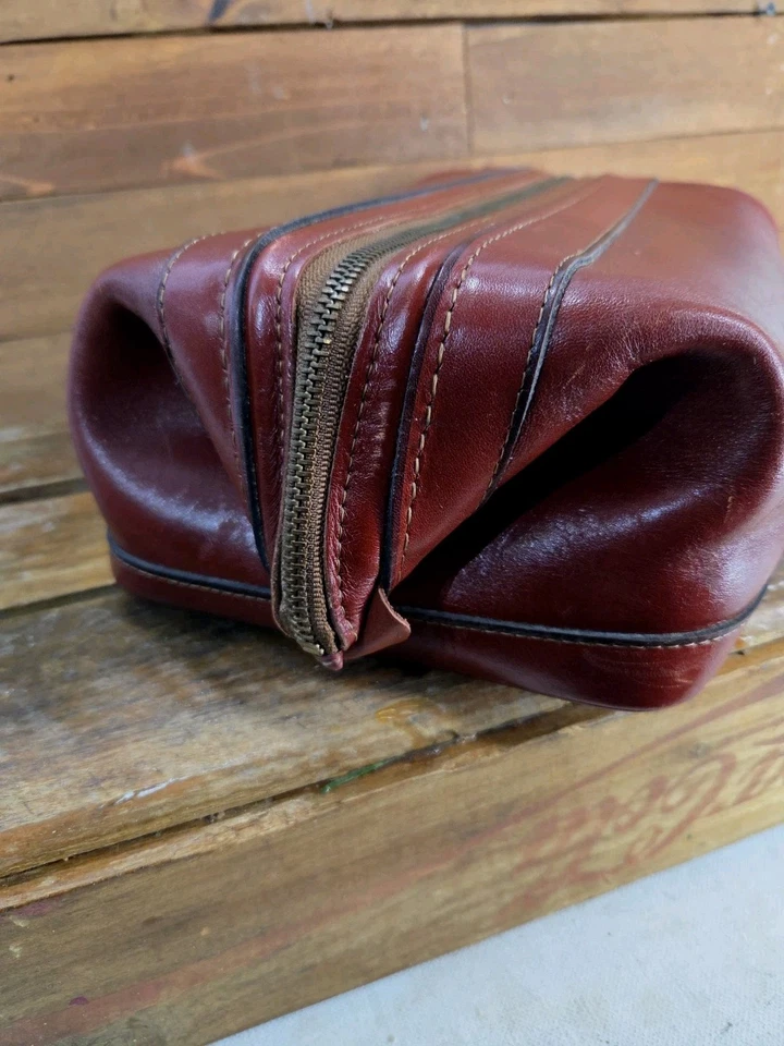 Bosca Utili Kit Leather Bag Burgundy Leather USA Vintage Travel Full Grain  - Image 4 of 4