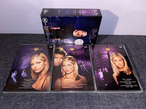 Buffy The Vampire Slayer Collectors Edition DVD Box Set Complete Season 3 - Picture 8 of 9