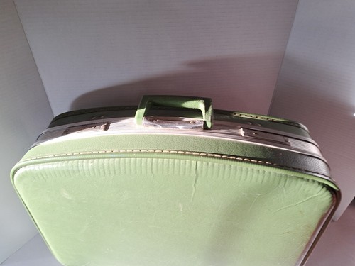 Vtg 1950's-60s Avocado Green Suitcase Medium Size (15x20x6 in) Scuffs & Scrapes - Picture 2 of 19