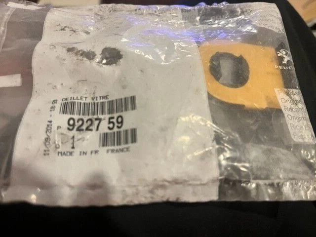 Genuine Citroen/Peugeot Window Grommet x1 - 922759 9227.59 9227 59 
