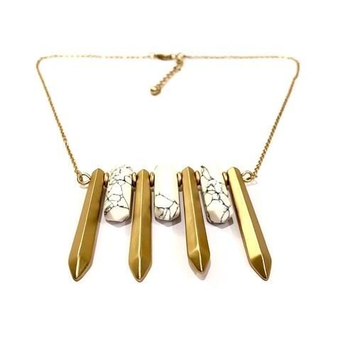 Bloomingdale's Aqua Mujer Gold Stick Howlite Point Collar NWT 38 - Imagen 4 de 11