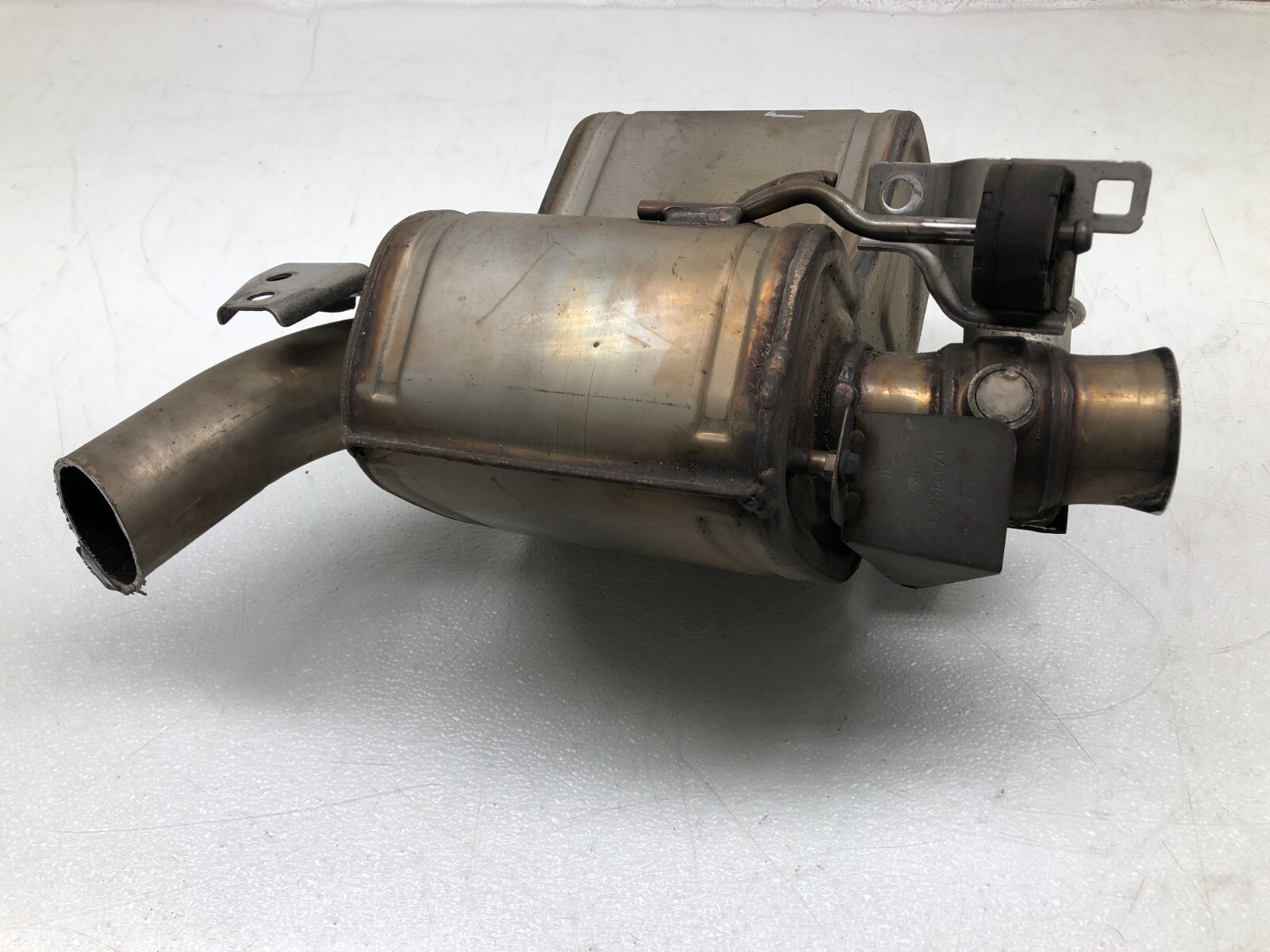 2017-2022 MASERATI LEVANTE S 3.0L RIGHT PASSENGER REAR EXHAUST MUFFLER OEM.