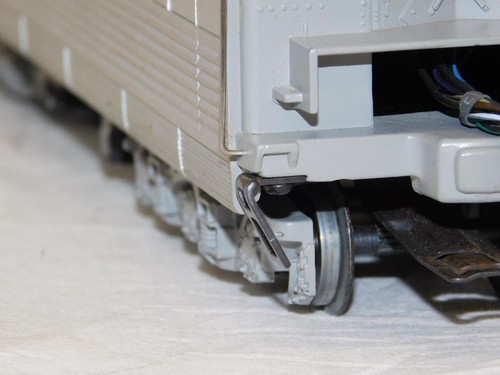 Lionel 6-18043 C&O Chessie Semi-Scale Hudson Streamlined Steam Locomotive 4-6-4 - Picture 18 of 24
