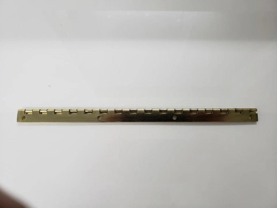  Bisagra chapada en latón de 2 piezas de 8" de largo X 0,75" de ancho con agujeros Foto 2 de 3