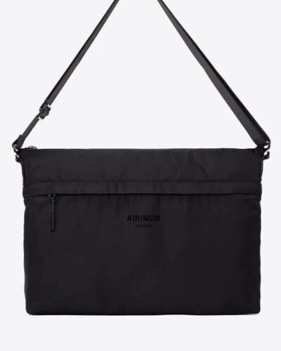 Airinium Messenger Bag Black Antimicrobial Waterproof Laptop Tablet Bag - Afbeelding 1 van 10