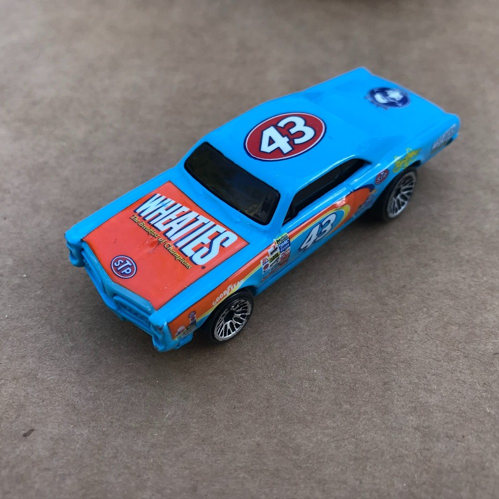 2003 Hot Wheels '67 Pontiac GTO Salute to Petty Racecar #43 Die-cast Model