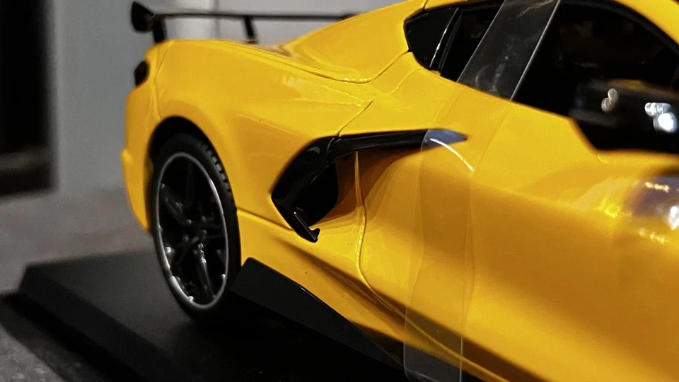 Литая модель автомобиля 2020 Chevrolet Corvette Stingray Coupe MAISTO масштаб 1:18 - Изображение 4 из 4