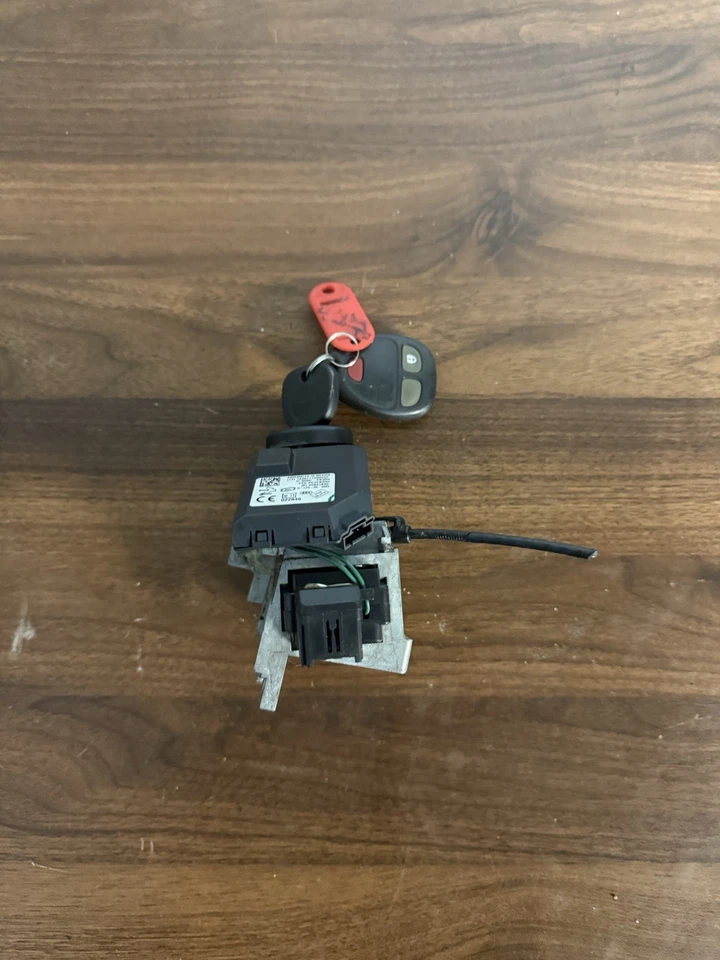 2008-2013 chevy silverado gmc sierra Ignition Switch Assembly OEM - Image 3 of 4