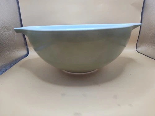PYREX Verde Avocado Green Cinderella Mixing Bowl  3.5  Qt.  #443 Vintage 1960's