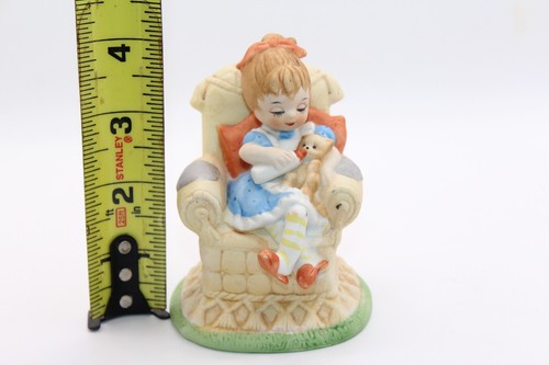 Statuina gattino vintage Lefton "Dollhouse Collection" ragazza in sedia 4"T - Foto 14 di 14