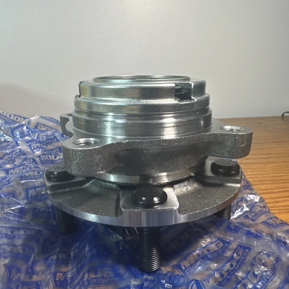 Conjunto de cojinete de rueda y buje Moog 513356 para Nissan GT-R 09-21 Foto 3 de 4