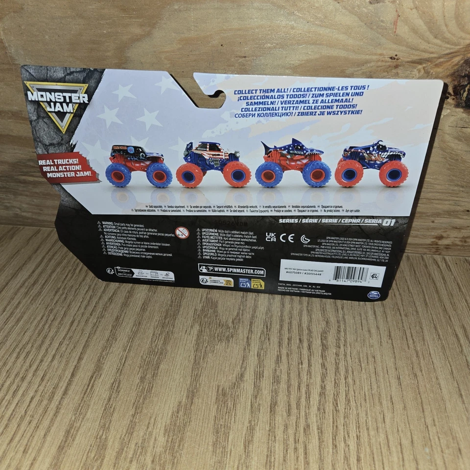 Monster Jam Stars & Stripes 2025 EL TORO LOCO VS Megaladon 1/64 Estados Unidos nuevo en paquete  Foto 2 de 4
