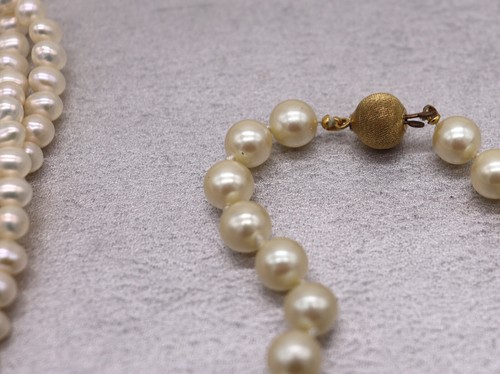 Lot 2 Vintage Pearl Necklaces 3 Strand Choker & 1 Single Strand Gold Tone Clasp - Picture 5 of 11