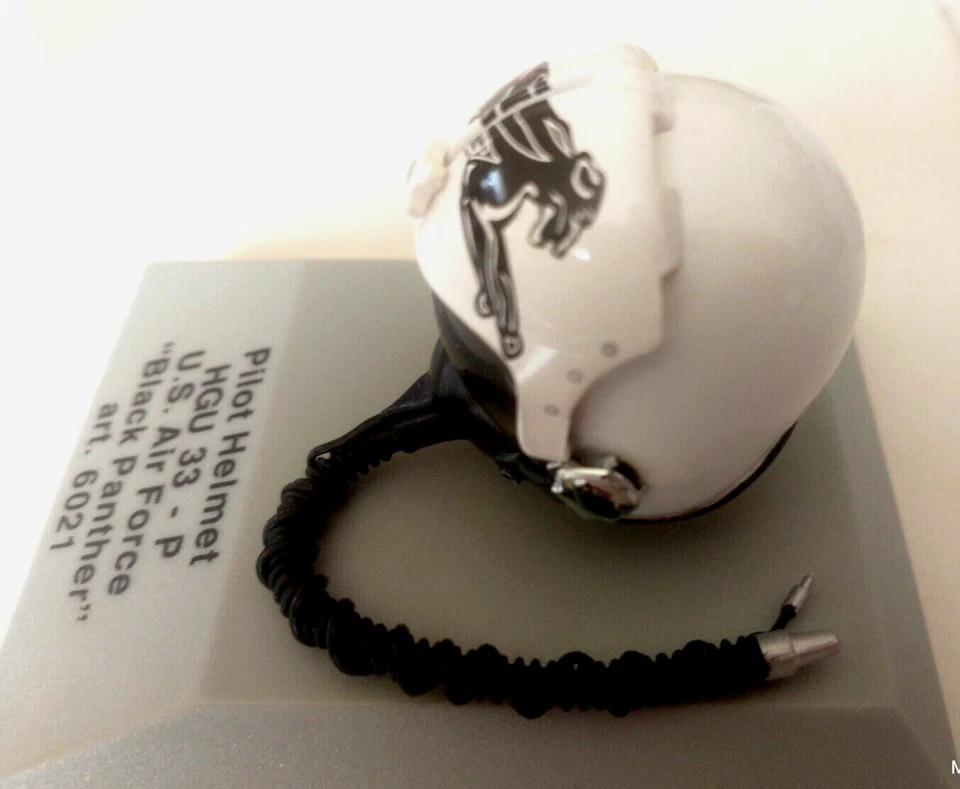 Casco de piloto CDC Armour escala 1:8 diecast HGU 33/P Black Panther #6021 Foto 2 de 4